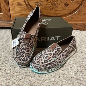 BRAND NEW Ariat Cruiser